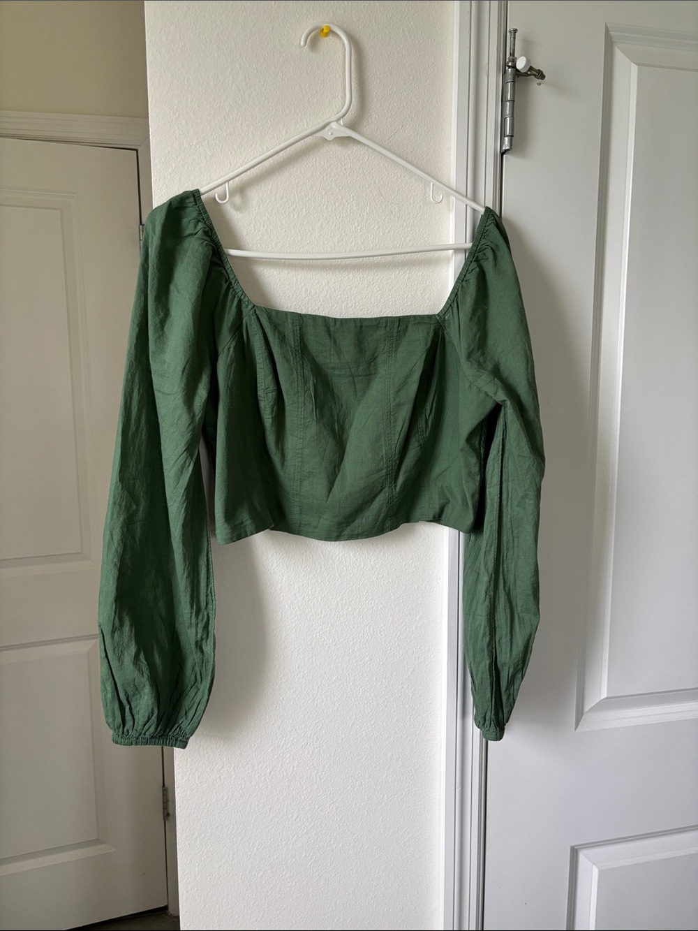 American Eagle Outfitters Green Square Neck Long-Sleeve Crop Top